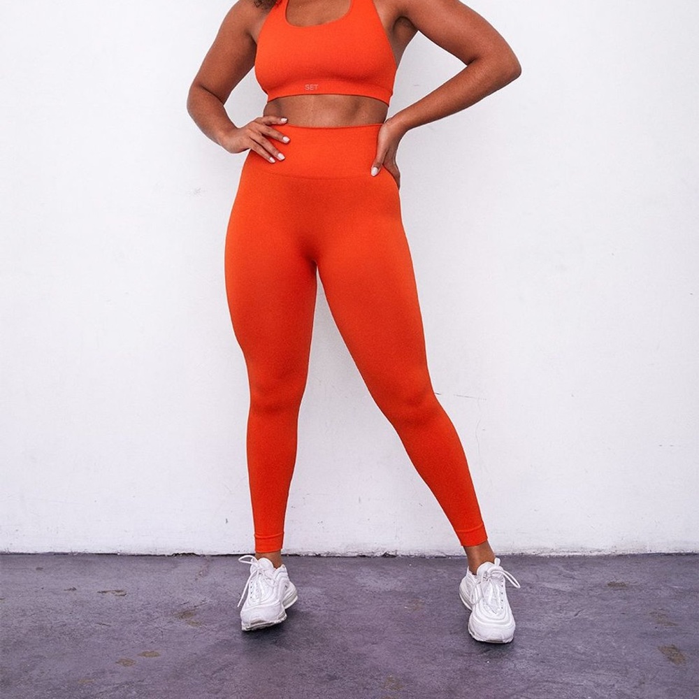 Madelyn Cline x Set Active golden hour leggings